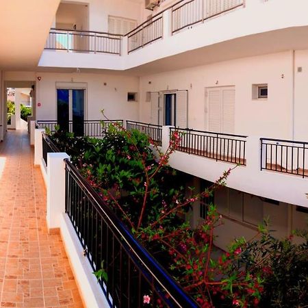Ενοικιαζόμενα Δωμάτια Γεωργία Σταμούλου Rovies Eksteriør billede