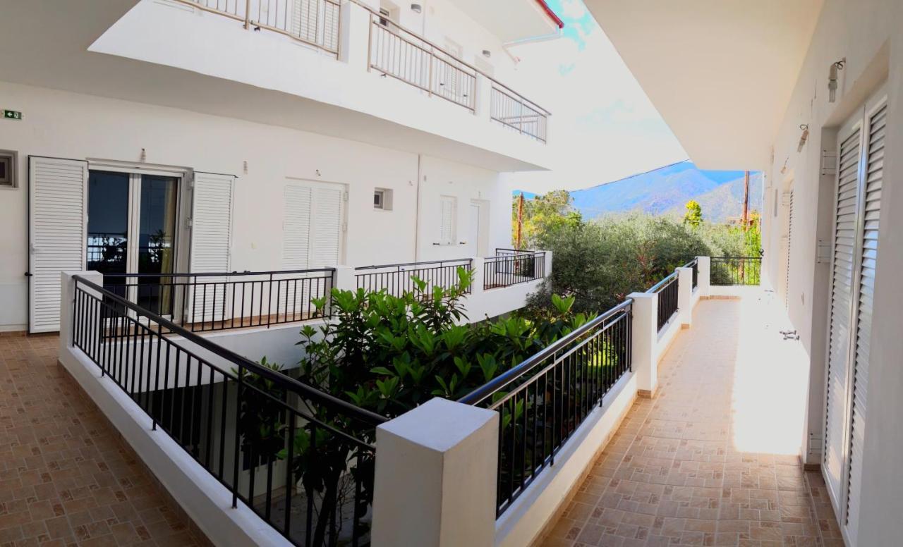 Ενοικιαζόμενα Δωμάτια Γεωργία Σταμούλου Rovies Eksteriør billede